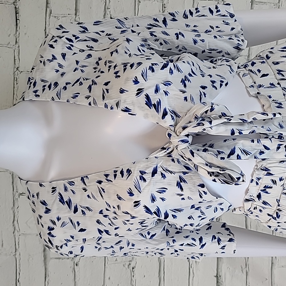 Lost + Wander Half Sleeve Front Tie Crop Top/Blouse in White with Navy Blue NWT